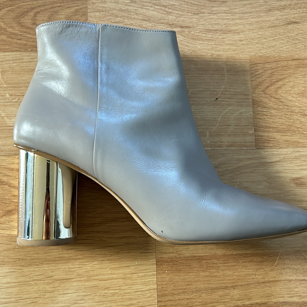 Zara woman leather light gray booties
